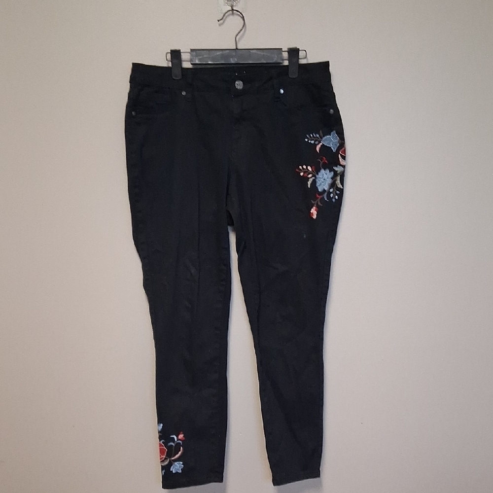 Earl Jeans Black Skinny Jeans with Floral Embroidery